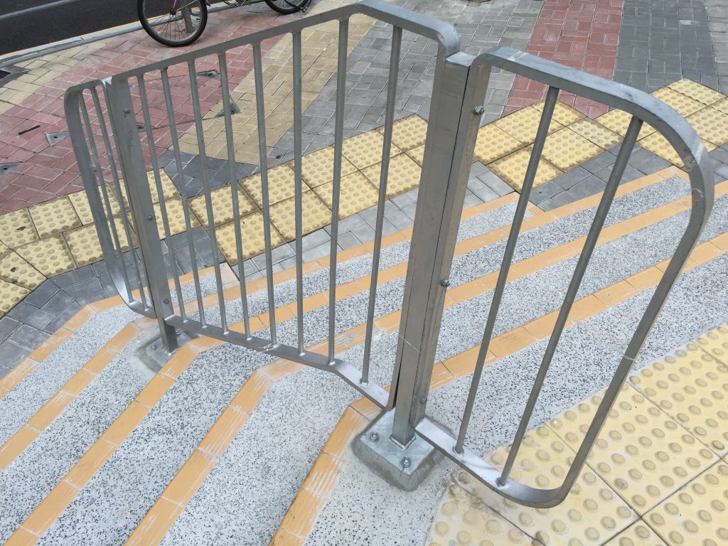 香港馬路欄杆Type2，Metal railing，街邊馬路欄杆攔河，鐵器製品，臨時欄杆欄河，供應及安裝欄杆欄河工程