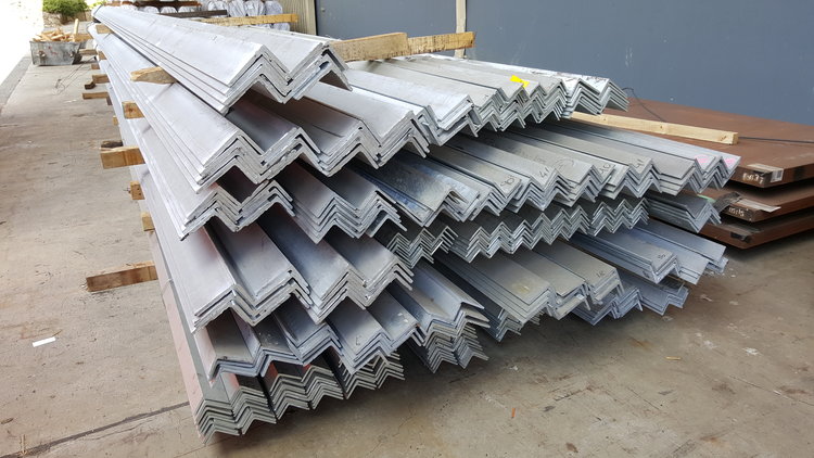 香港熱浸鋅角鐵Hot dip galvanizing Equal Angles ，熱浸鋅等邊角鐵，S275J0角鐵，S355J0角鐵，鉛水角鐵，鉛水鋼鐵材料分銷