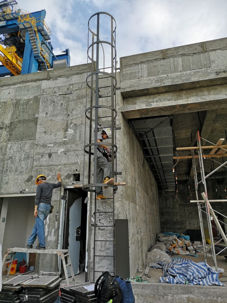 屯門內河碼頭工程建造，中電標準貓梯，CLP不鏽鋼貓梯，熱浸鋅貓梯，檢修平台及安全爬梯，貓梯，275J0材質貓梯