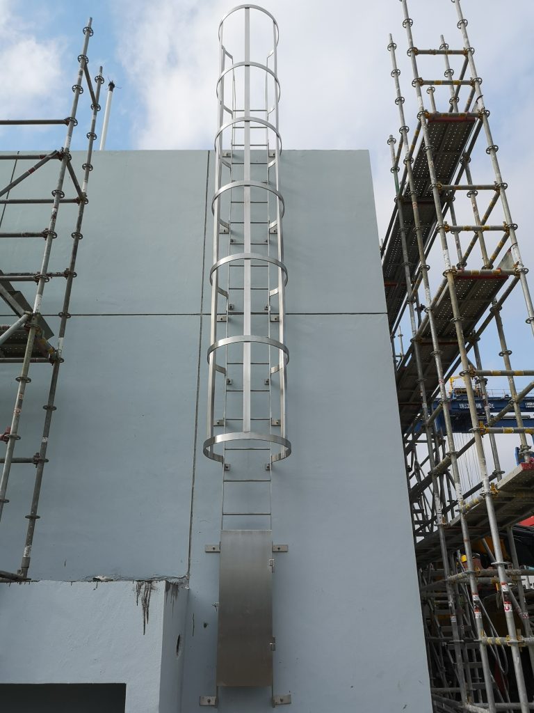 中電標準不鏽鋼貓梯，Stainless steel cat ladder，水務署標準不鏽鋼貓梯，天井不鏽鋼貓梯，檢修平台不鏽鋼爬梯，不鏽鋼貓梯（帶貓籠）